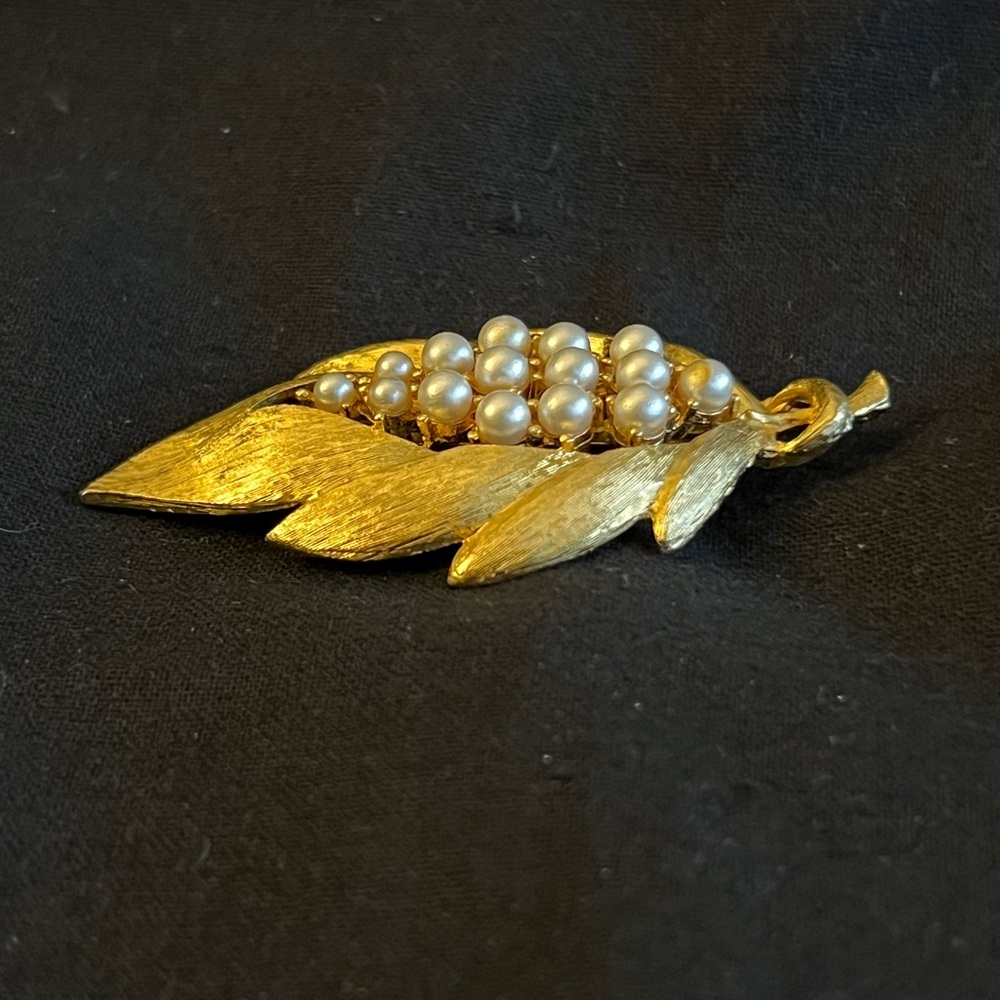 Vintage JJ Brooch - Picture 5 of 10